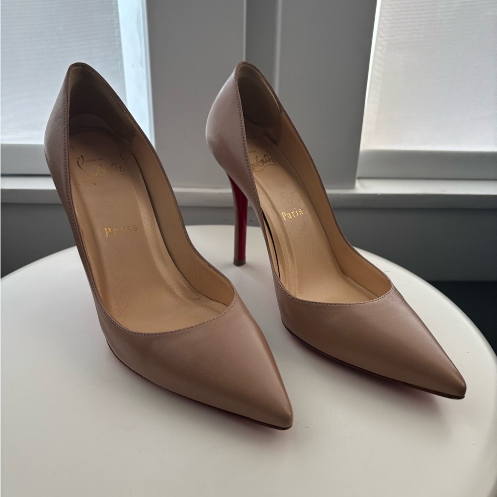 Christian Louboutin 
Apostrophy Pump 100